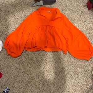 Distressed crop top with the puffy sleeves, very light weight and flowy